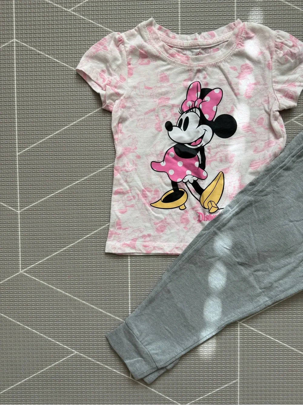 Disney|Baby girl/toddler Minnie Mouse Pink Graphic Tee & Gray Joggers Set••3-4T